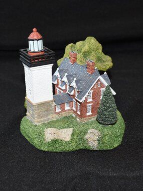 Harbour Lights  1998 Dunkirk New York Lighthouse #221 Boxed with COA